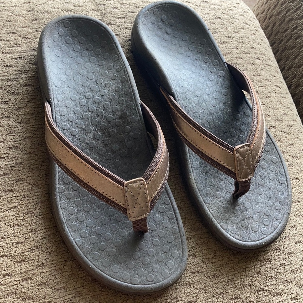 • vionic • sandals